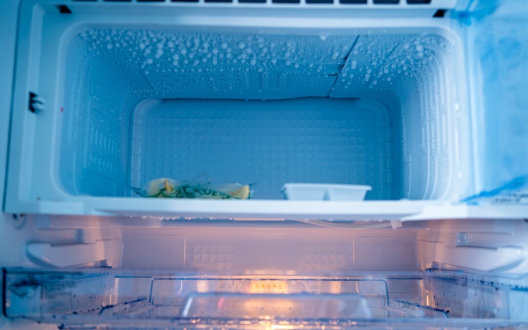 Congélateur très froid, mais frigo chaud : pourquoi l&rsquo;air ne circule plus ?