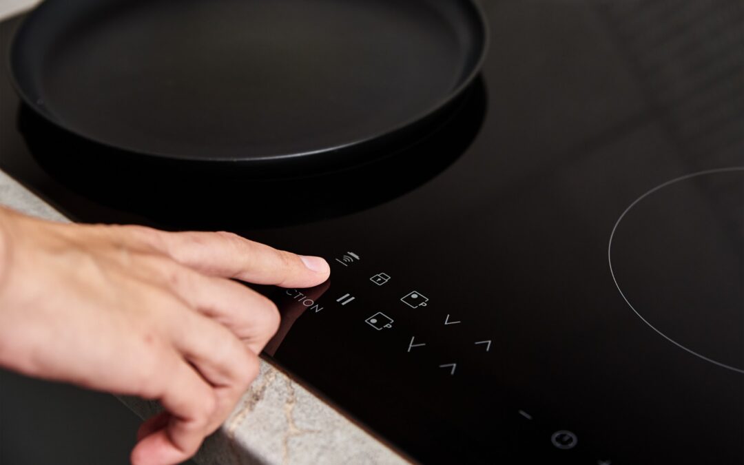 Plaque de cuisson (vitrocéramique ou induction) qui ne s&rsquo;allume plus : quoi faire ?
